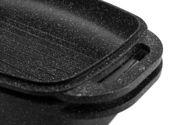Ceramiczna brytfanna 5.1l z czarną powłoką non-stick, widok z boku