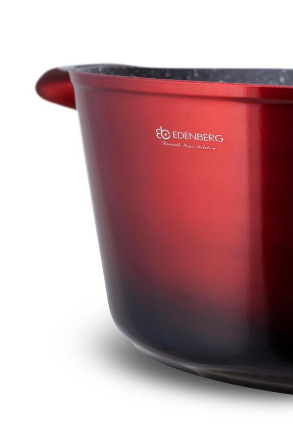 Czerwony garnek 2.75l z ceramiczna powłoką non-stick i pokrywką, część zestawu garnków i patelni 6.66l