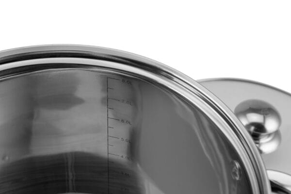 Garnek ze stali nierdzewnej 8 litrów z szklaną pokrywką i miarką, część zestawu Edenberg 16-28 cm