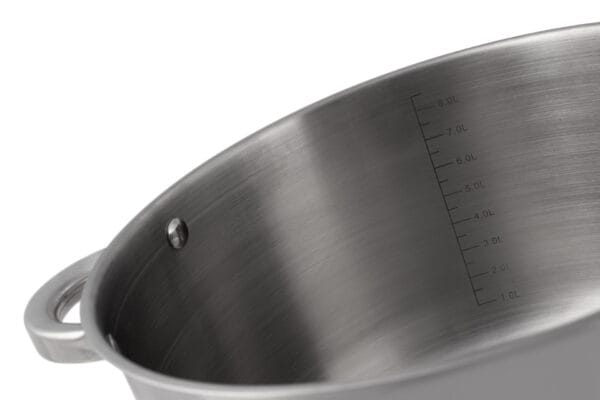 Wysoki garnek 9.5l ze stali nierdzewnej z miarką wewnętrzną i uchwytami, widok z boku