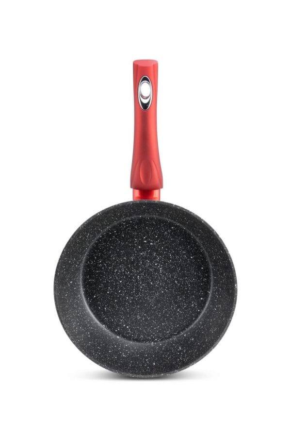 Czarna patelnia ceramiczna 24 cm z czerwonym uchwytem, część zestawu garnków i patelni 6.66l