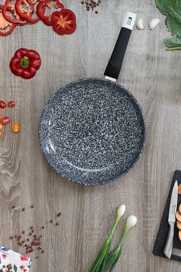Patelnia ceramiczna do smażenia o średnicy 16 cm z powłoką granitową i uchwytem
