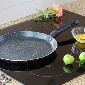 Patelnia do naleśników 26cm z ceramiczno-marmurkową powłoką nieprzywierającą, czarna z uchwytem
