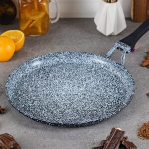 Patelnia do naleśników 24 cm z nieprzywierającą powłoką ceramiczno-granitową, widok z boku