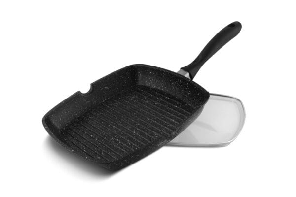 Patelnia grillowa 28 cm z ceramiczna powłoką nieprzywierającą i szklaną pokrywką, widok z boku
