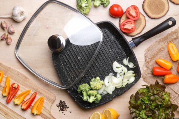Patelnia grillowa 28 cm z ceramiczna powłoką nieprzywierającą i szklaną pokrywką