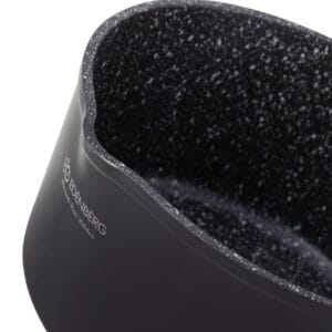 Czarny rondel 16 cm z pokrywką i silikonowym uchwytem, część zestawu garnków marmurkowych Edenberg
