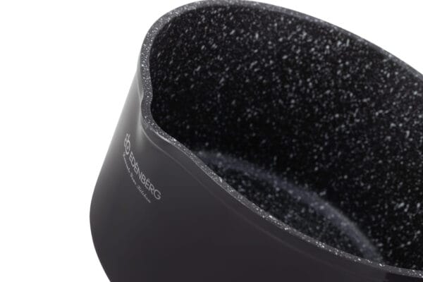 Czarny rondel 16 cm z pokrywką i silikonowym uchwytem, część zestawu garnków marmurkowych Edenberg