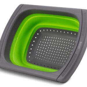 Szaro-zielony silikonowy durszlak o wymiarach 39cm x 26cm z rozkładanymi uchwytami, ułatwiającymi przechowywanie