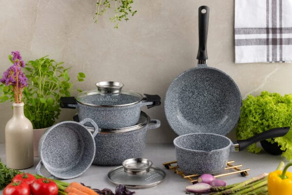 Zestaw garnków z powłoką ceramiczną 1.3l 2.3l 4.5l Edenberg – 10-częściowy, wykonany z aluminium, z powłoką ceramiczną, pokrywkami ze szkła i ergonomicznymi uchwytami.