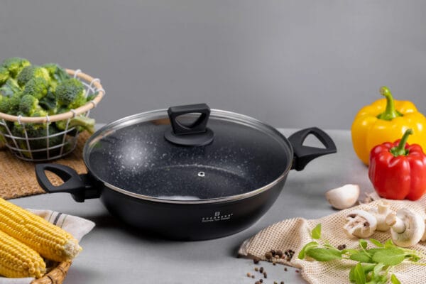 Garnek aluminiowy z pokrywką 24 cm Edenberg – czarny garnek z pokrywką, idealny do gotowania na wszystkich rodzajach płyt grzewczych.