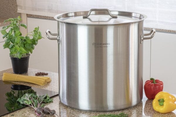 Garnek gastronomiczny 50.3l Edenberg ze stali nierdzewnej z przezroczystą pokrywką. Idealny do gotowania dużych porcji zup, gulaszy i makaronów.