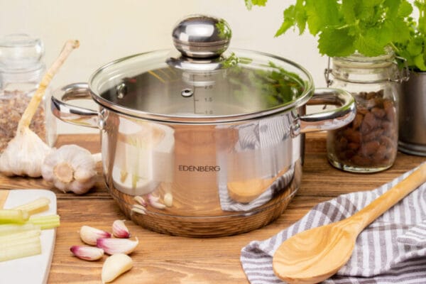 Garnek ze stali nierdzewnej 3.6l Edenberg z pokrywką szklaną, idealny do gotowania na wszystkich rodzajach kuchenek.
