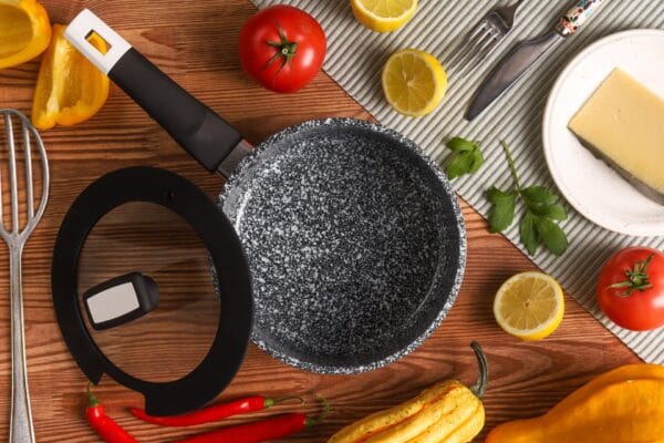 Rondel na indukcję 18cm Edenberg z ceramiczno-granitową powłoką, pokrywką ze szkła i ergonomicznym uchwytem, idealny do wszystkich typów kuchenek.