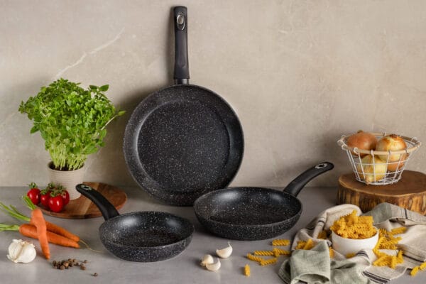 Zestaw patelni ceramicznych 20cm 24cm 28cm Edenberg z powłoką non-stick, idealny do smażenia i duszenia potraw.